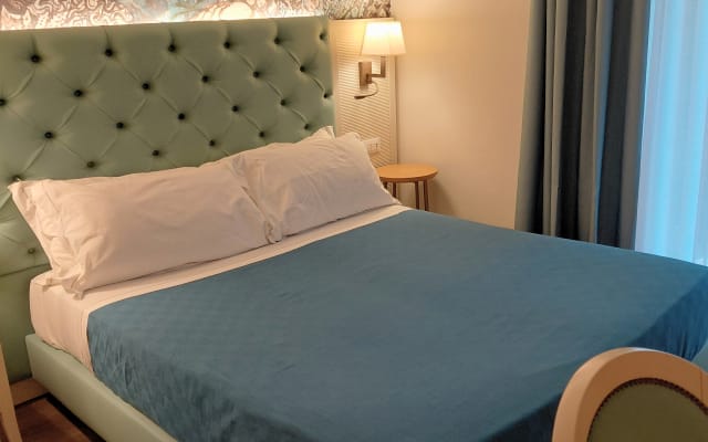 un piccolo ma elegante boutique hotel situato di fronte alla pineta