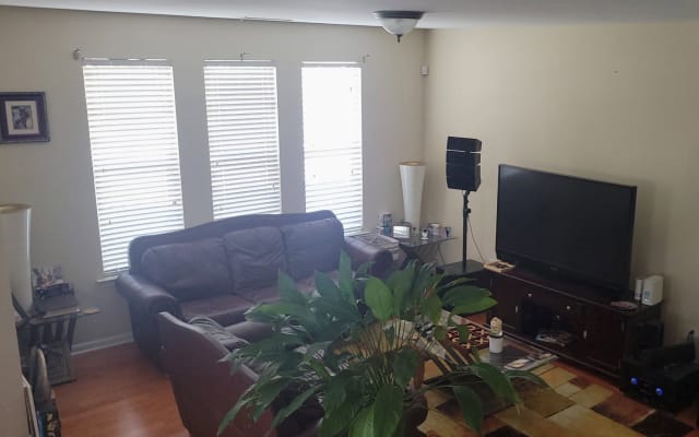 relaxing male crash pad