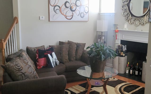 relaxing male crash pad