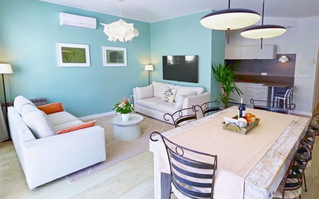 Abbott apartment / 100m2 / in 1 minute to the beach and gay bars