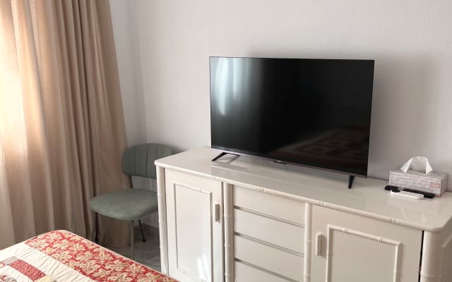 Very bright private room, 5 minutes from the commuter train station  - Picture 2