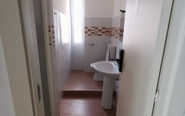 Situato strategicamente all'ingresso della città di Alghero