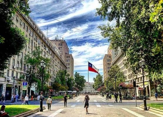 quarto confortável com banheiro privativo e acesso às áreas comuns