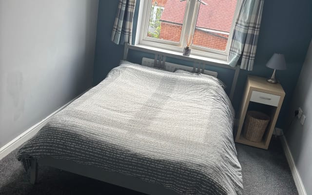 Bedroom available in house located in north banbury.