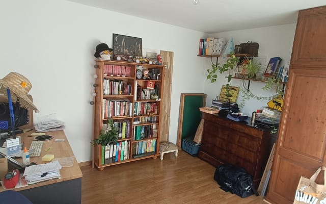 Zimmer in einer großen Wohnung auf dem Land bei Paris (Disney) – kopieren...