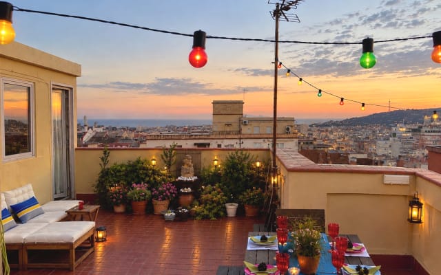 Barcelona Skyline Penthouse • Private Room & Terrace