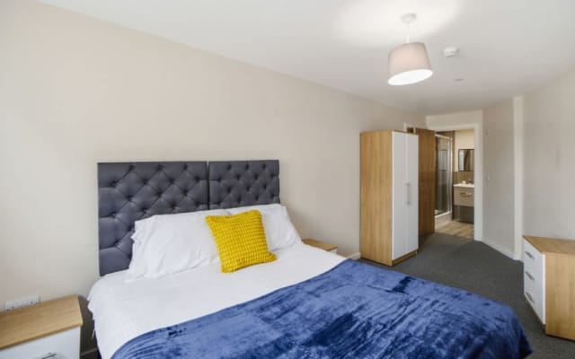 Spacious Central Flat | Old Trafford
