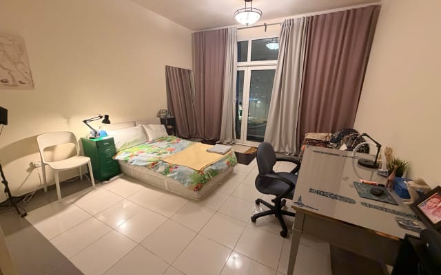 1 grande chambre disponible dans un bel appartement, à proximité du...