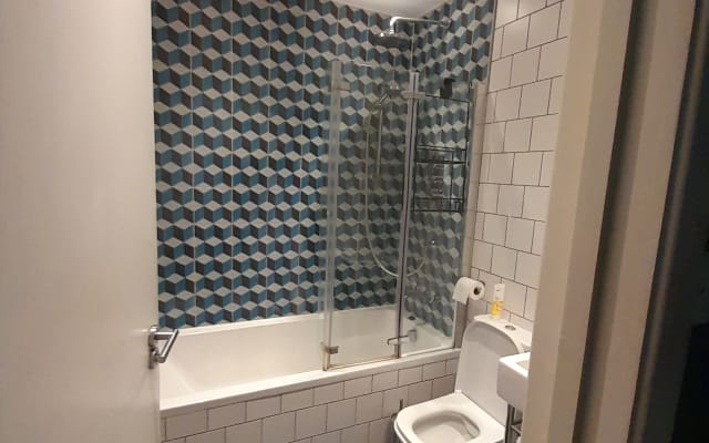 Camera privata, Hackney, bagno privato, gatti, vicino alla stazione...