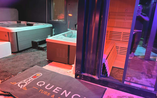 Soggiorna al Quench Tubs and Sauna, la nuova sauna gay di Atlanta - copia...
