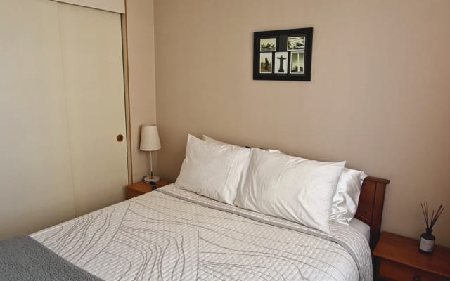room with private bathroom - Picture 15