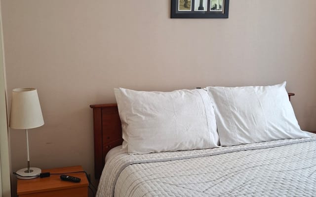 room with private bathroom - Picture 17