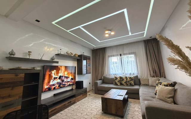 Beautiful Apartment - Near M AVENUE