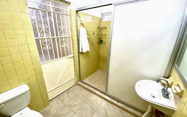 Eigenes Schlafzimmer und eigenes Bad 
In der Nähe des Sheraton Hotels/Estadio - Foto 9