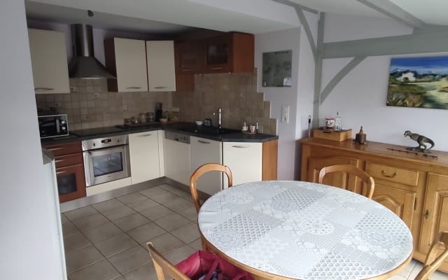 Quarto tranquilo na casa de um morador local
Naturismo permitido
