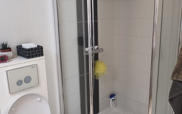 Quarto tranquilo na casa de um morador local
Naturismo permitido