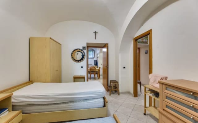 A Refined Roman Escape and Stylish Furnished two Bedroom Apartment - Picture 11
