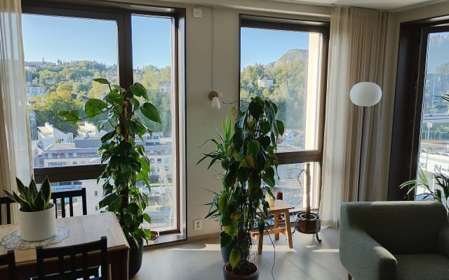 Magnifique appartement de trois pièces, situé en hauteur, à proximité...
