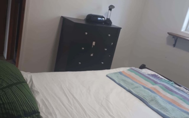 Bedroom in laid back house in quiet neighbourhood