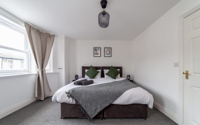 Linda casa em Stratford com estacionamento – acomoda 8 pessoas