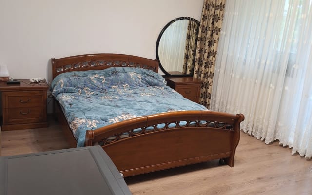Quarto privativo em apartamento de dois cômodos