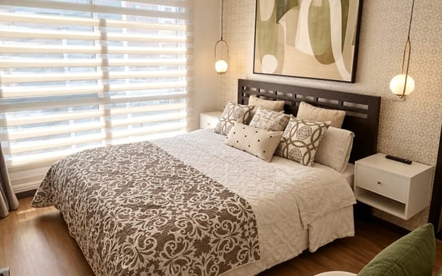 Anúncio de Edwin em misterb&b - DORMITORIO PRINCIPAL - Cama Queen - TV Smart - Baño completo.