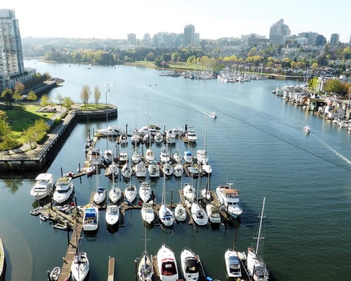 Book a gay hotel in Davie Village