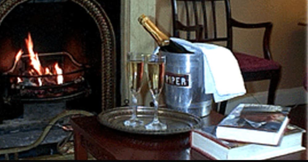 Cyril's listing on misterb&b - h******** f25e4a9882ed2c6bff164bf******** ae********