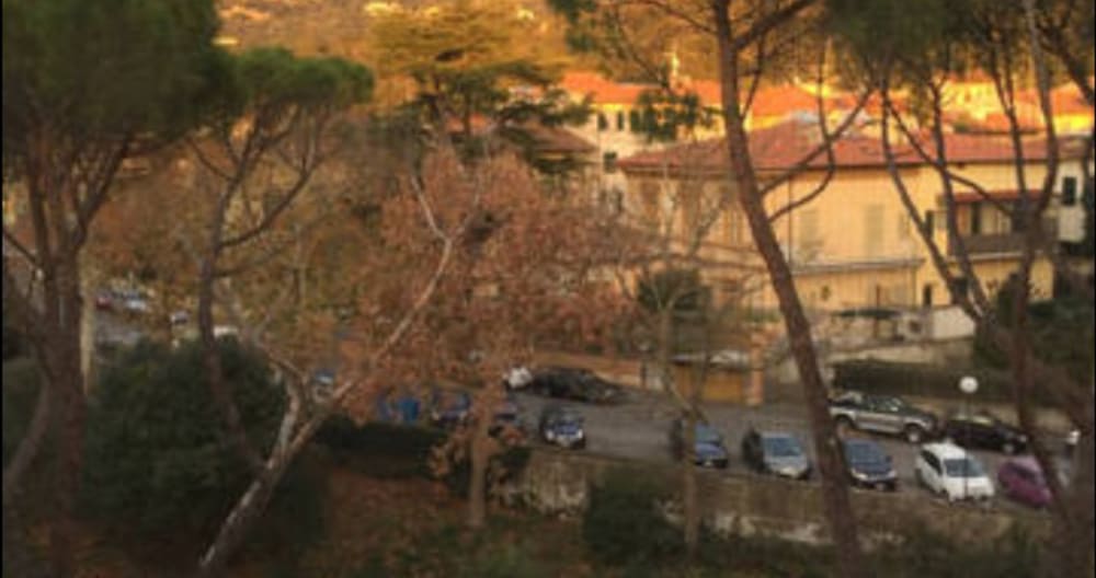 A quiet place to stay 10 min far from the center not touristic place.. - Picture 4