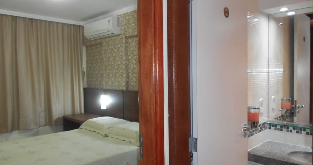 LUXUOSO QUARTO E SALA MOBILIADO/Luxury Flat in front of the Beach - Foto 14