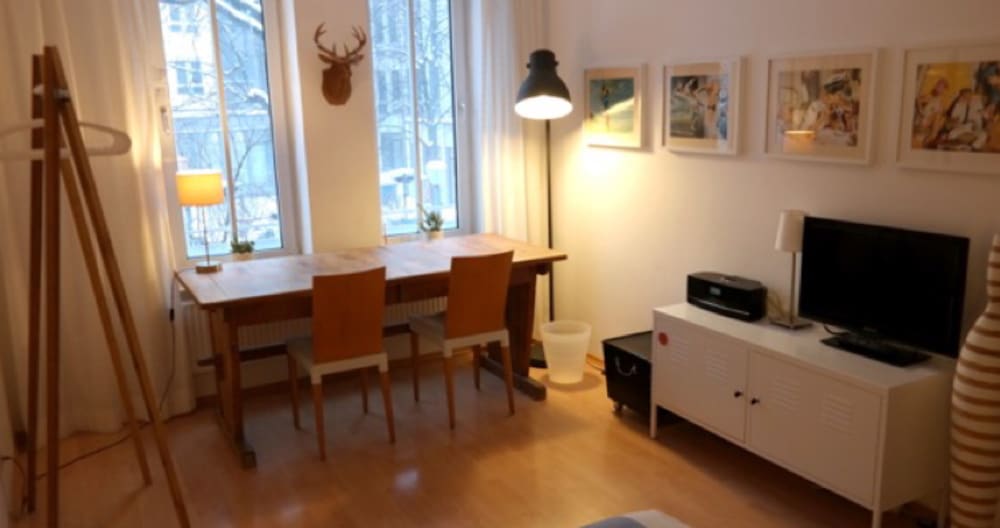 Nice room (in my private appartement) centrally located in the gay area - Picture 3