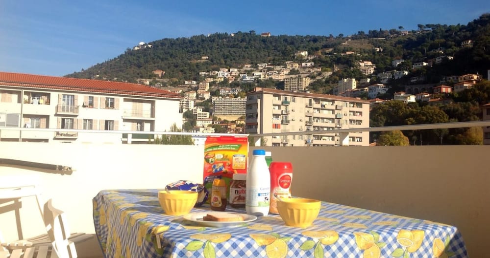 2 rooms, quiet, terrace, hill view - Foto 1