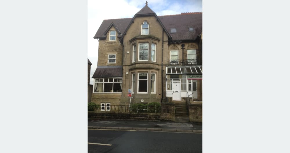 Central Apartment in Ilkley Yorkshire Dales Town Gay to