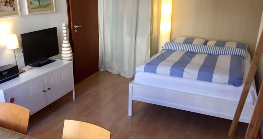 Nice room (in my private appartement) centrally located in the gay area - Picture 1