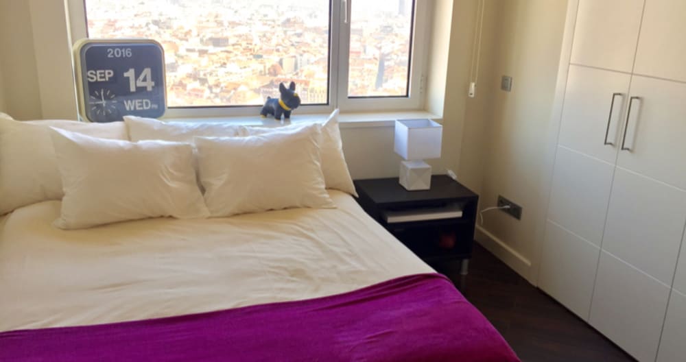 Das höchste Wohngebäude in Madrid. Zimmer mit eigenem Bad. - Foto 2