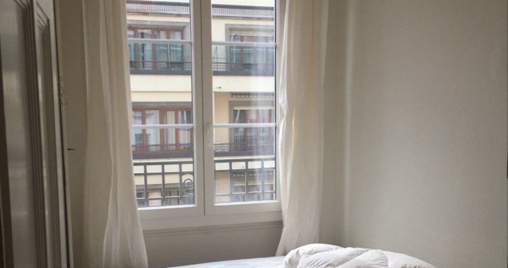 small double room in lovely central flat for rent - Picture 1