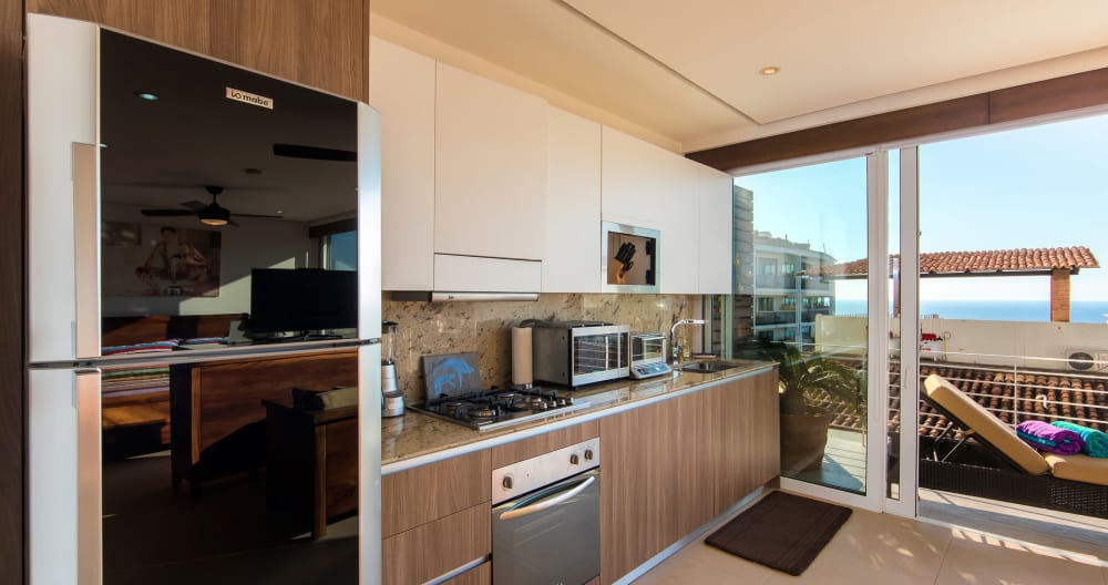 THE DREAM CONDO: OCEAN VIEWS & ONLY A STAIRWAY TO LOS MUERTOS BEACH - Foto 10