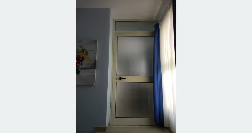 A room next to a roof garden - Picture 1