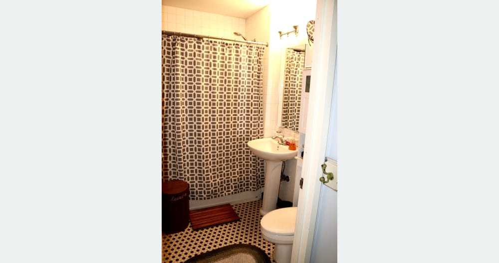 Cozy Apartment in Upper Manhattan (Private Room). - Picture 3