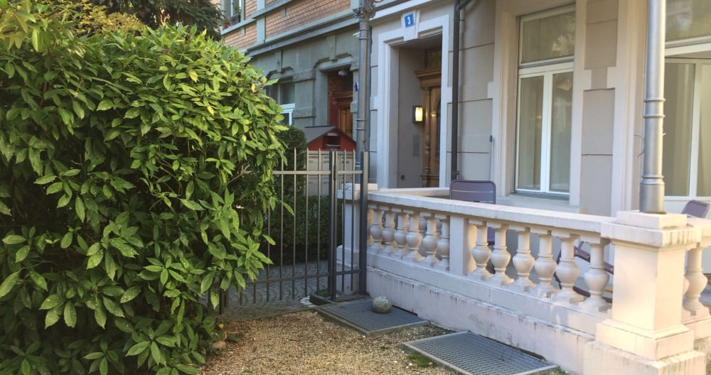 Habitación en un hermoso y tranquilo apartamento con jardín en la moderna Zürich Seefeld - Foto 9