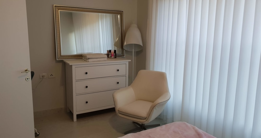 Private Room + Parking and Balcony - Picture 3