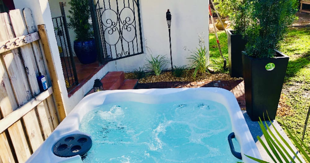 Gehobene Gay Villa mit Whirlpool * 3 Nächte + KOSTENLOSES KONTINENTALES FRÜHSTÜCK - Foto 2