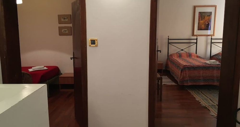 Where else in Venice? Cozy home away from home. - Picture 18