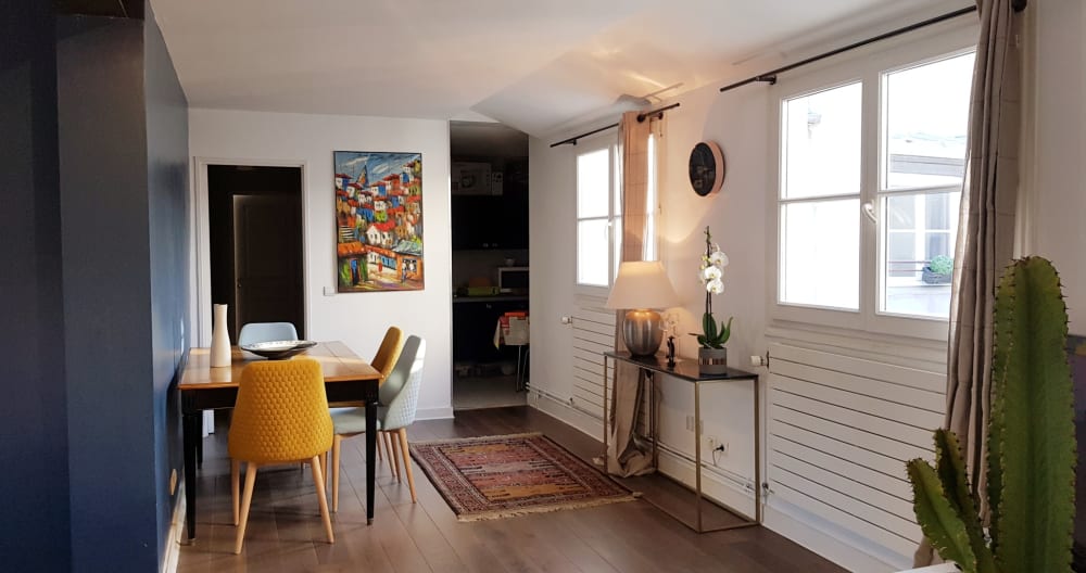 Heart of Paris! 2 bedroom last floor with elevator - Picture 3