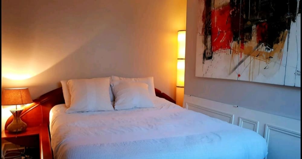 Heart of Paris! 2 bedroom last floor with elevator - Picture 5