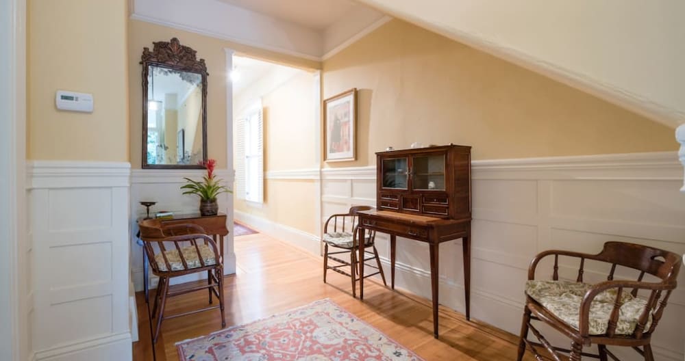 Elegant Ashbury Heights Flat - Picture 16