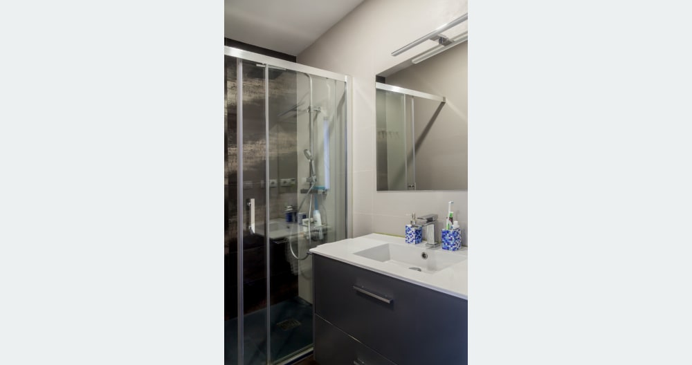 =: Chambre double dans un appartement moderne, rénové et central - Photo 9