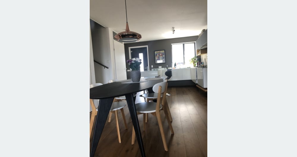 LIVE LIKE A LOCAL: Modern, trendy room in de Pijp - Picture 4