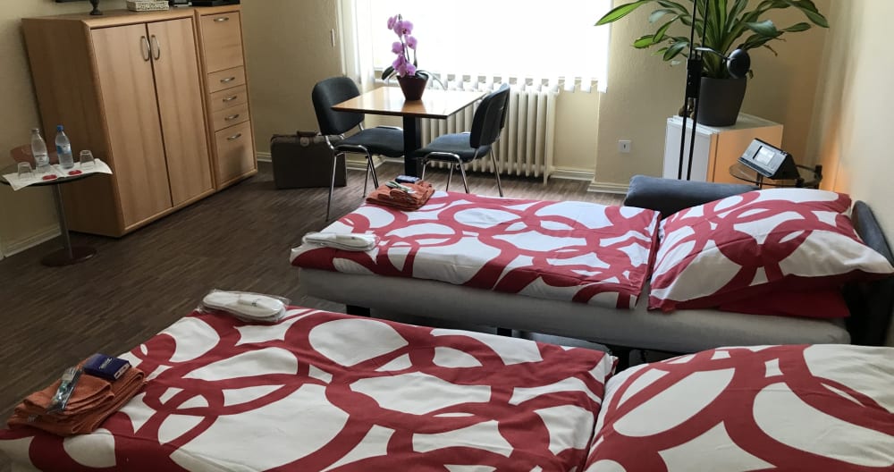 Guest room in the heart of the scene. The perfect accommodation in the scene. - Picture 1