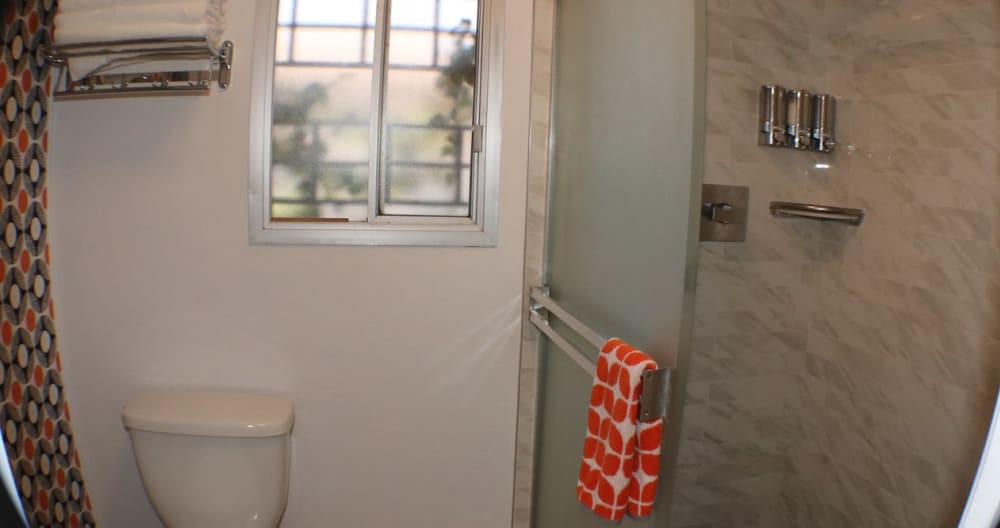  Tocco di modernità da metà secolo/***Grande suite con bagno privato e piscina - Foto 20